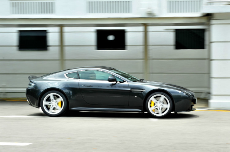 v8 vantage s_panning