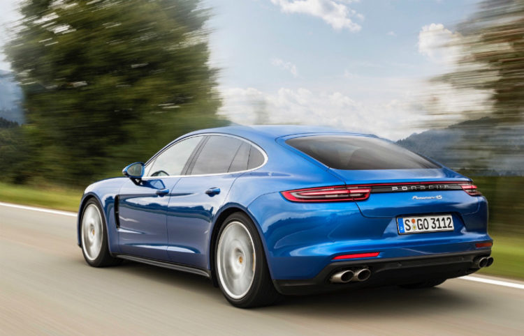 porsche-panamera_rear-tracking