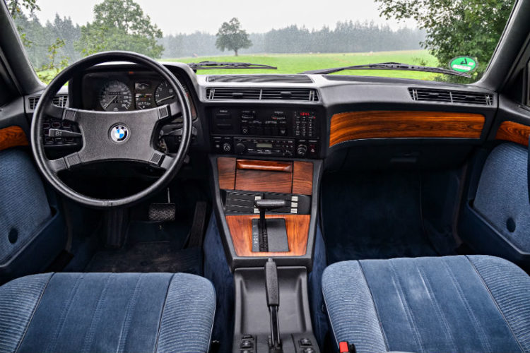 bmw-745i_cockpit