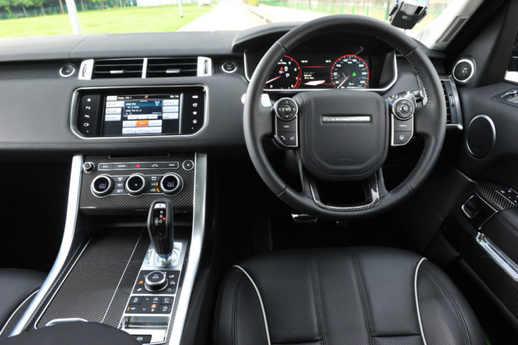 range-rover-sport-svr_cockpit