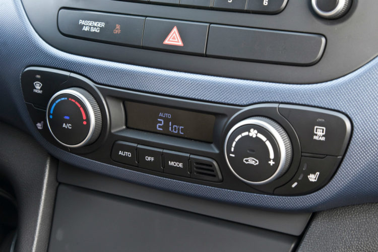 should-i-leave-my-car-air-con-circulation-button-switched-on-or-off_1