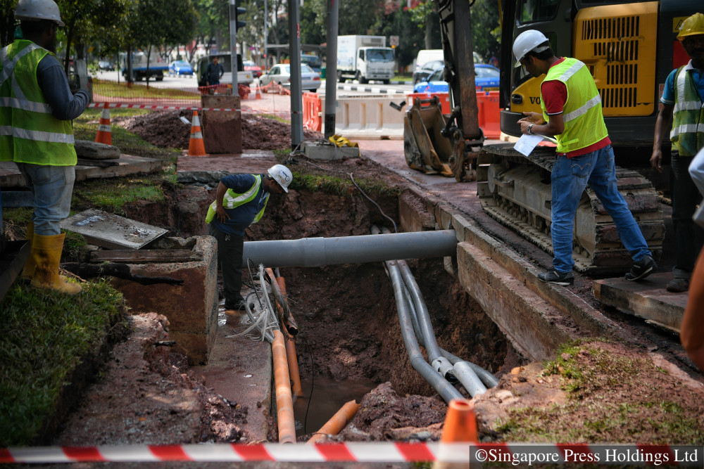Burst water pipe in Bukit Batok West under repair Torque