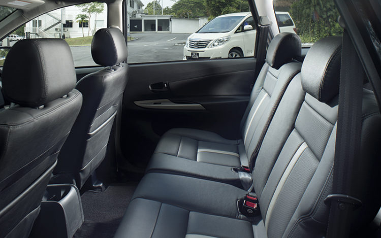 toyota-avanza-backseat