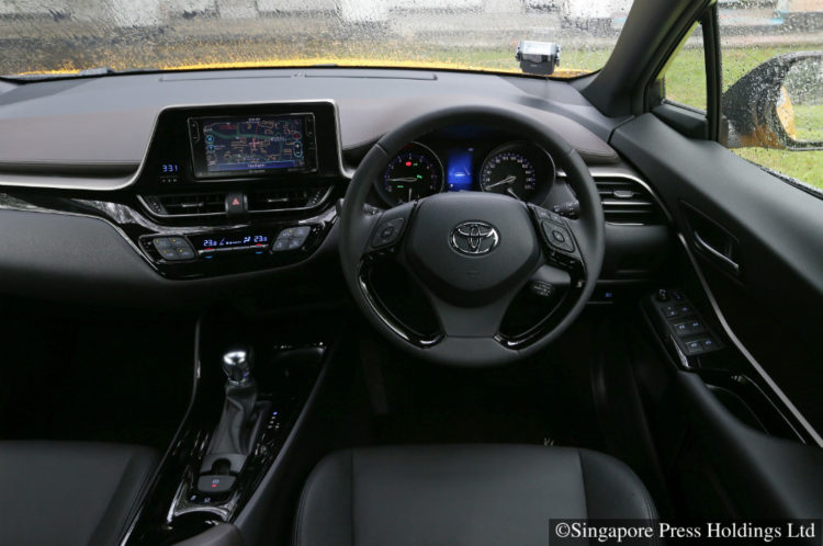 toyota-c-hr turbo interior