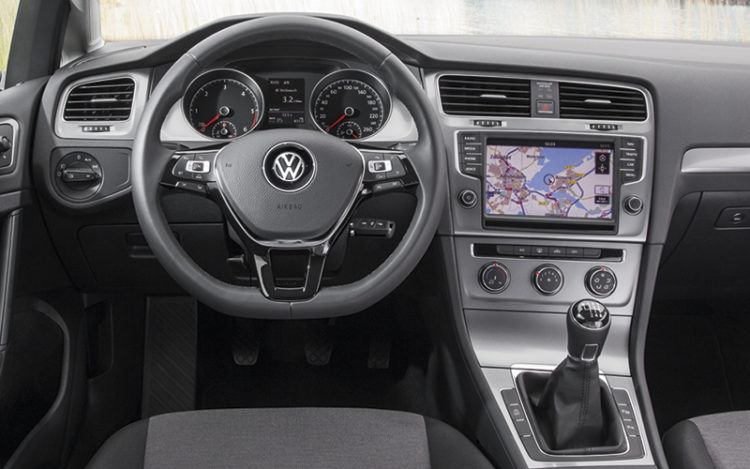 Volkswagen Golf TDI BlueMotion interior