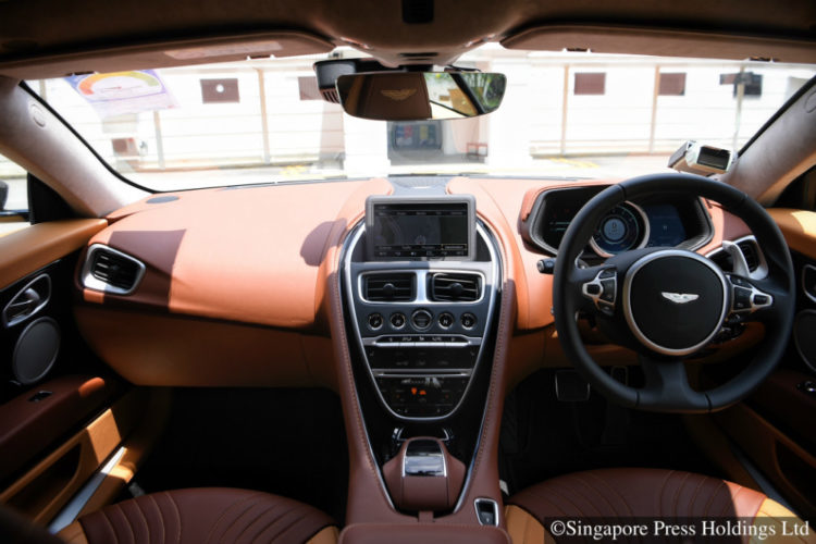 aston-martin-db11-v8_interior