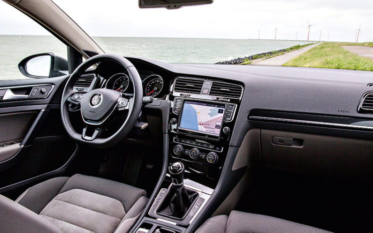 volkswagen golf variant interior