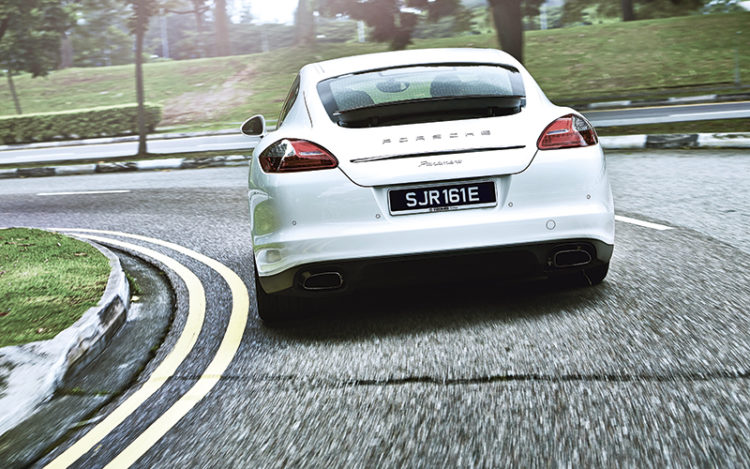 porsche-panamera-diesel-rear-tracking