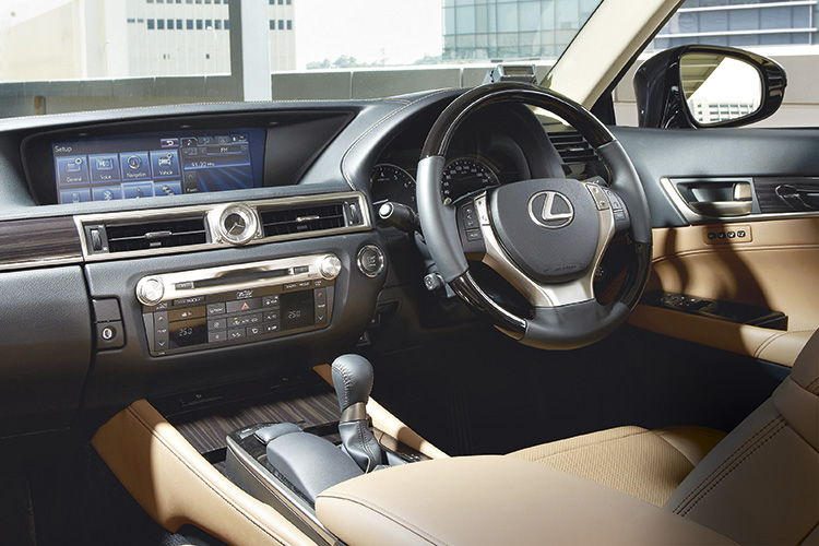 lexus gs250 cockpit