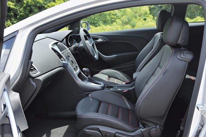 Опель астра gtc как снять сидение 2012 Opel Astra GTC review Torque
