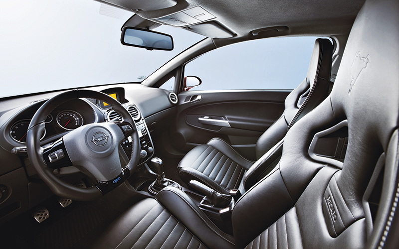 opel-corsa-opc-interior.jpg