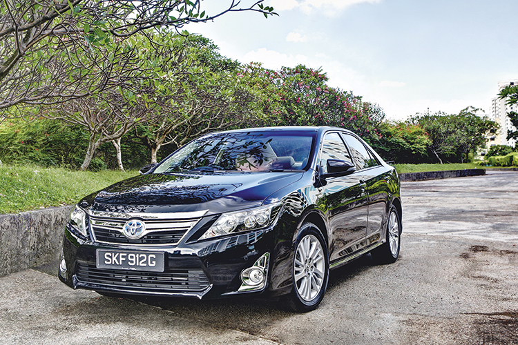 toyota-camry-hybrid-main