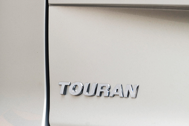 volkswagen touran badge