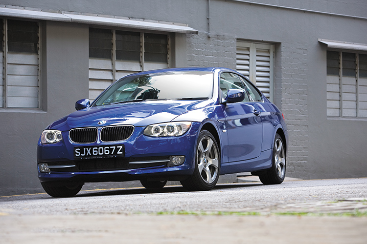 bmw 320i coupe front