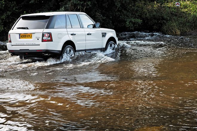 Range Rover Sport is a powerful and luxurious off-roader for footballers