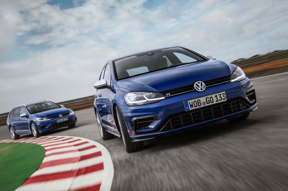 Hot hatch shootout: MINI JCW Clubman and VW Golf R | Torque