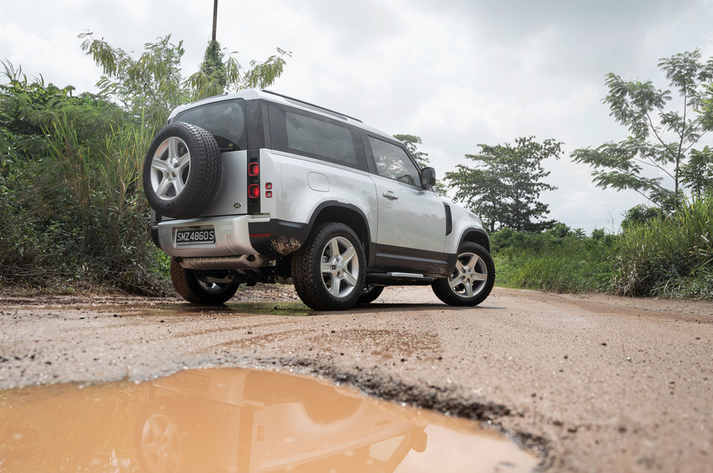 land rover defender rear muddy torque honours 2021 best off-roader